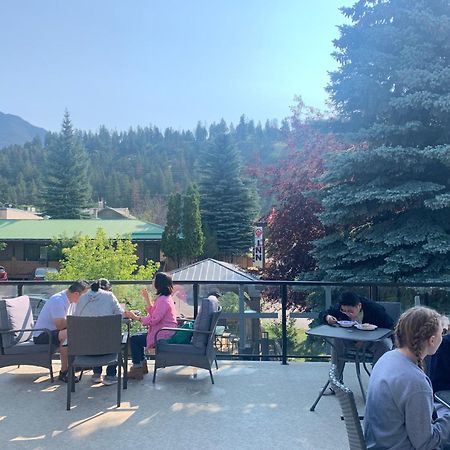 Destination Inn Radium Hot Springs Bagian luar foto