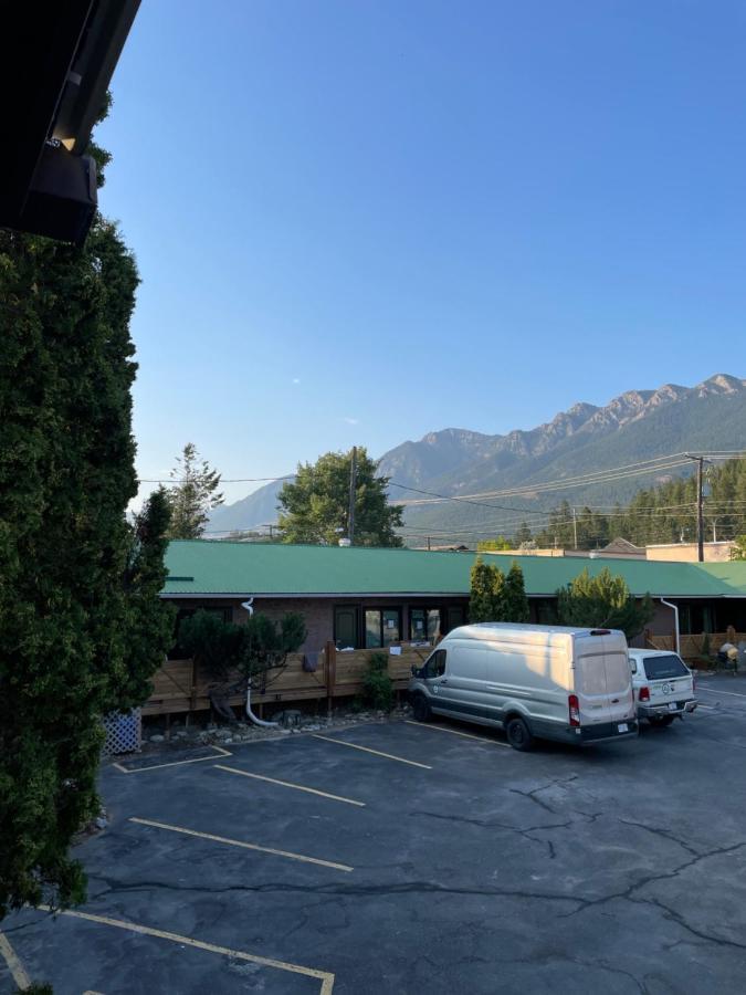 Destination Inn Radium Hot Springs Bagian luar foto