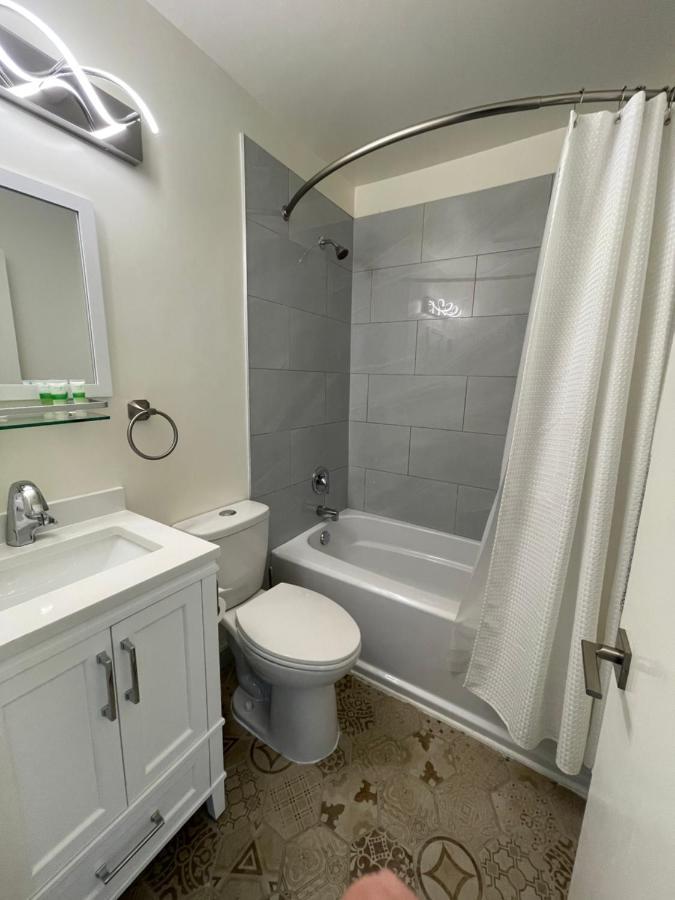 Destination Inn Radium Hot Springs Bagian luar foto