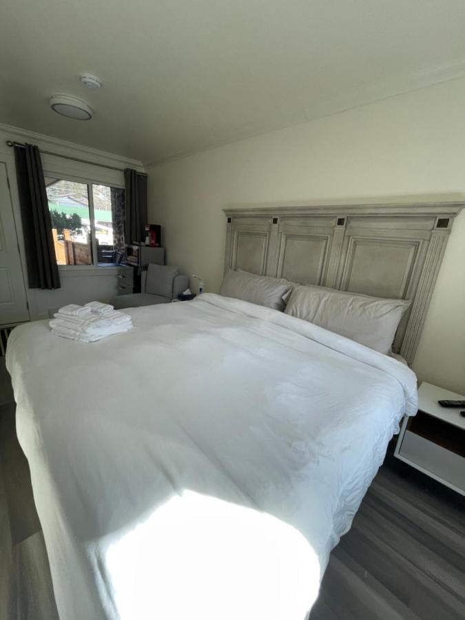 Destination Inn Radium Hot Springs Bagian luar foto