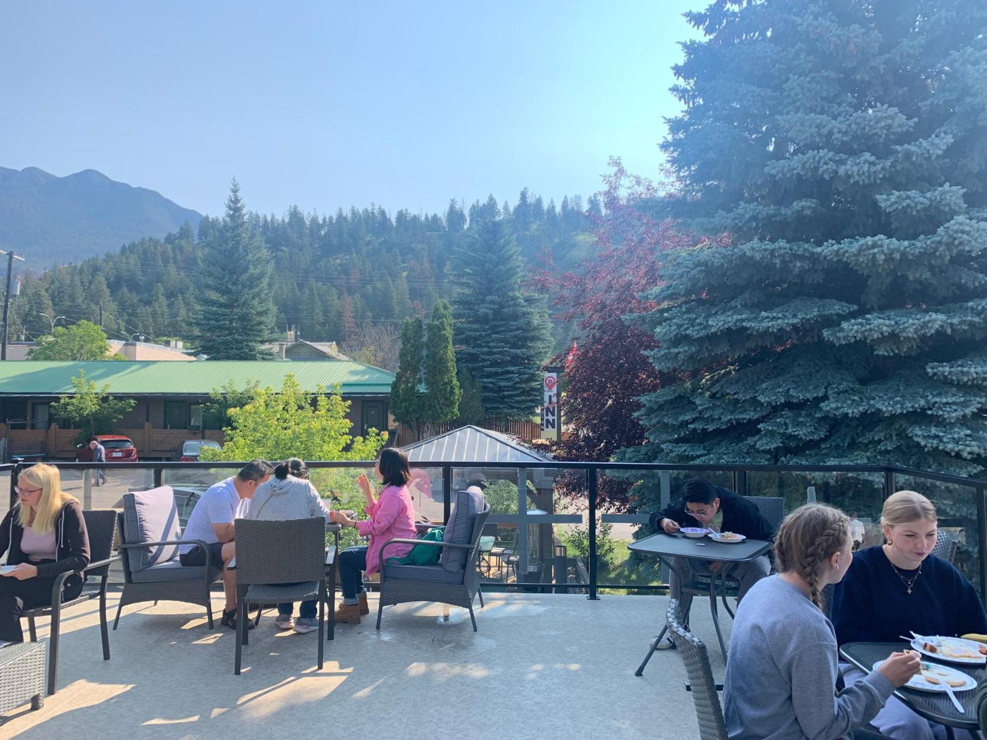 Destination Inn Radium Hot Springs Bagian luar foto